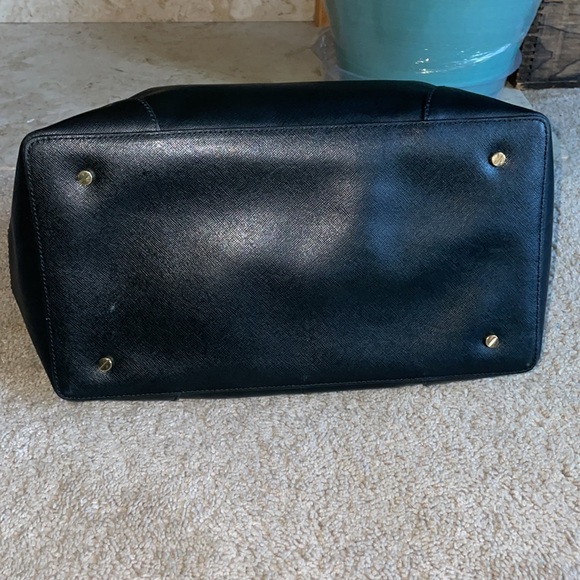 Tory Burch Large Black & Gold Robinson Satchel Purse-Great Condition - Picture 9 of 13